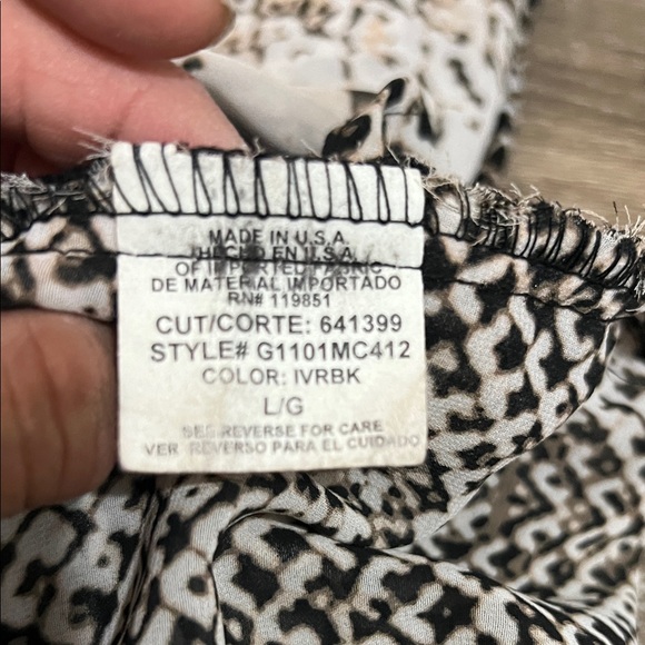 Halo V-Neck Snake Print Blouse Size: L EUC ❤️ - Picture 9 of 9